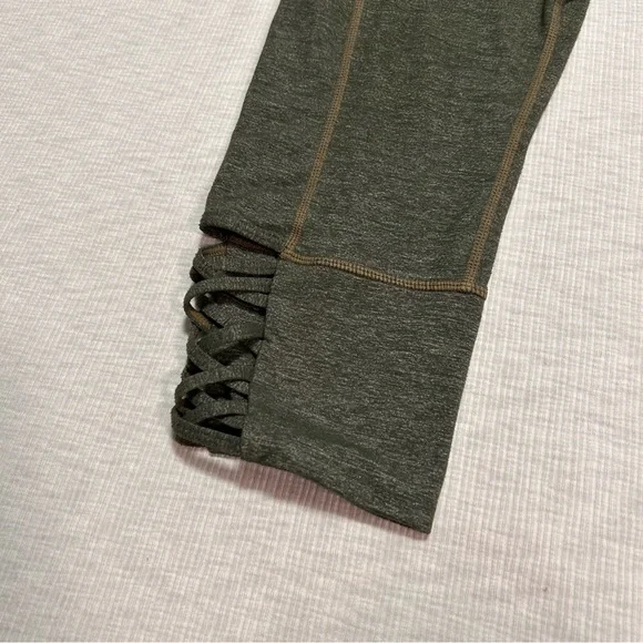 Athleta Mind over Matter Capri Cropped Leggings Lattice Size‎ M Medium Green - Picture 2 of 8